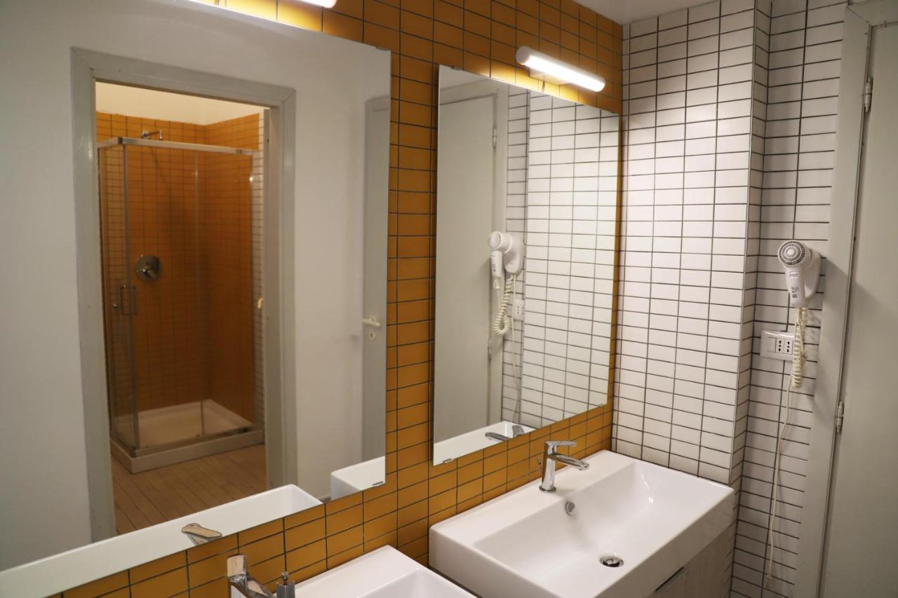 Ave Gratia Plena Hostel Salerno Buitenkant foto