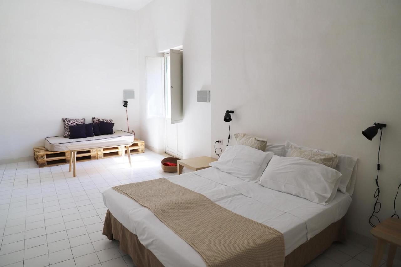 Ave Gratia Plena Hostel Salerno Buitenkant foto