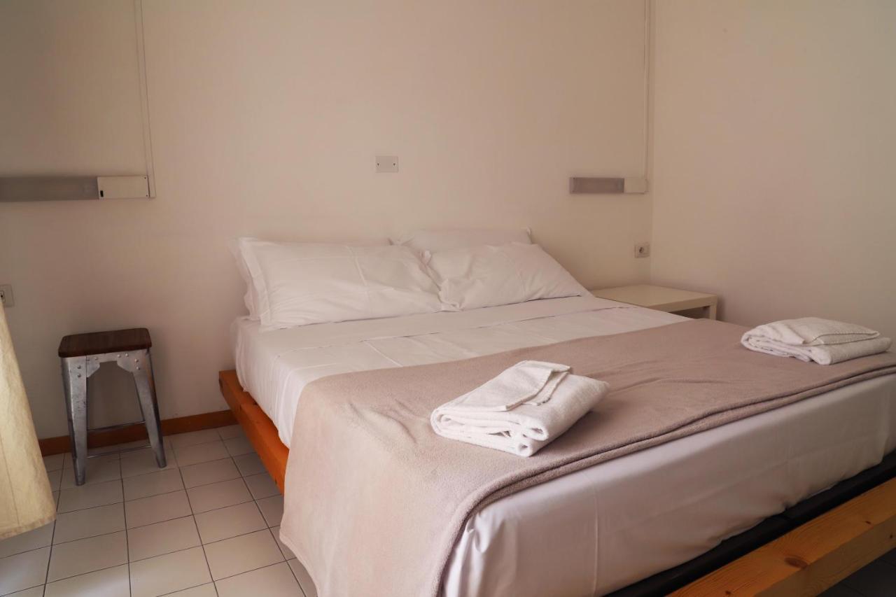 Ave Gratia Plena Hostel Salerno Buitenkant foto