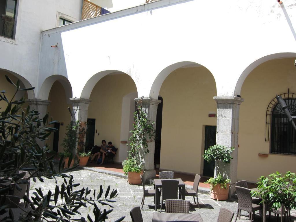 Ave Gratia Plena Hostel Salerno Buitenkant foto