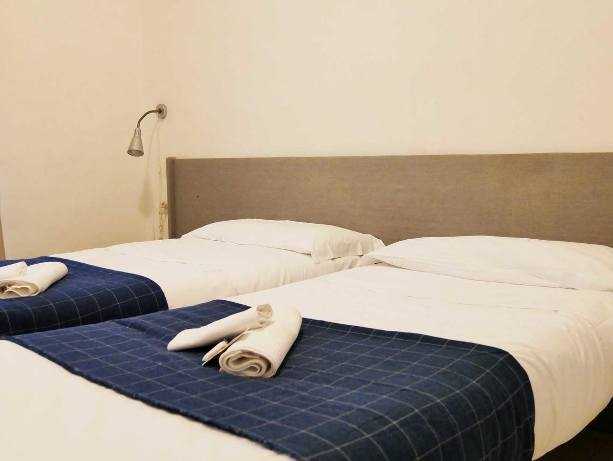 Ave Gratia Plena Hostel Salerno Buitenkant foto