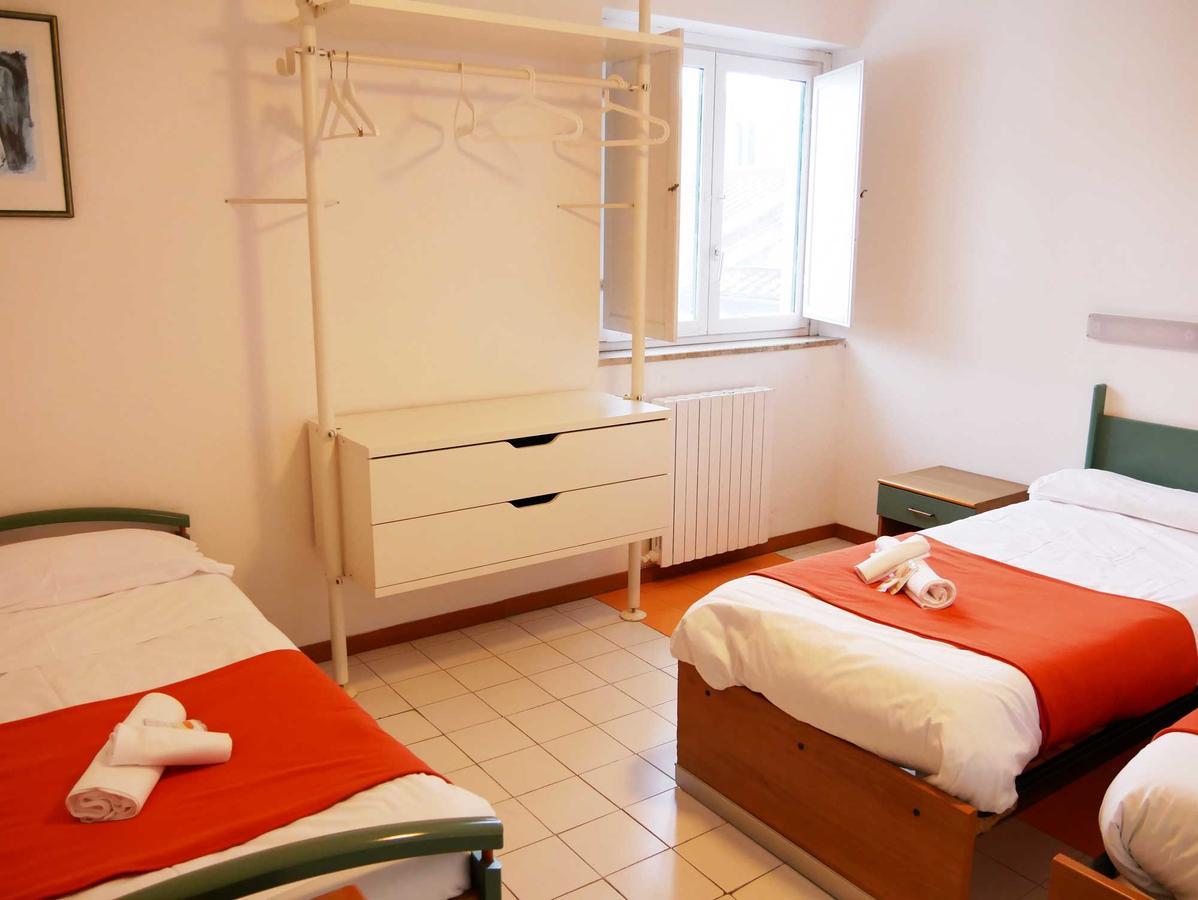 Ave Gratia Plena Hostel Salerno Buitenkant foto