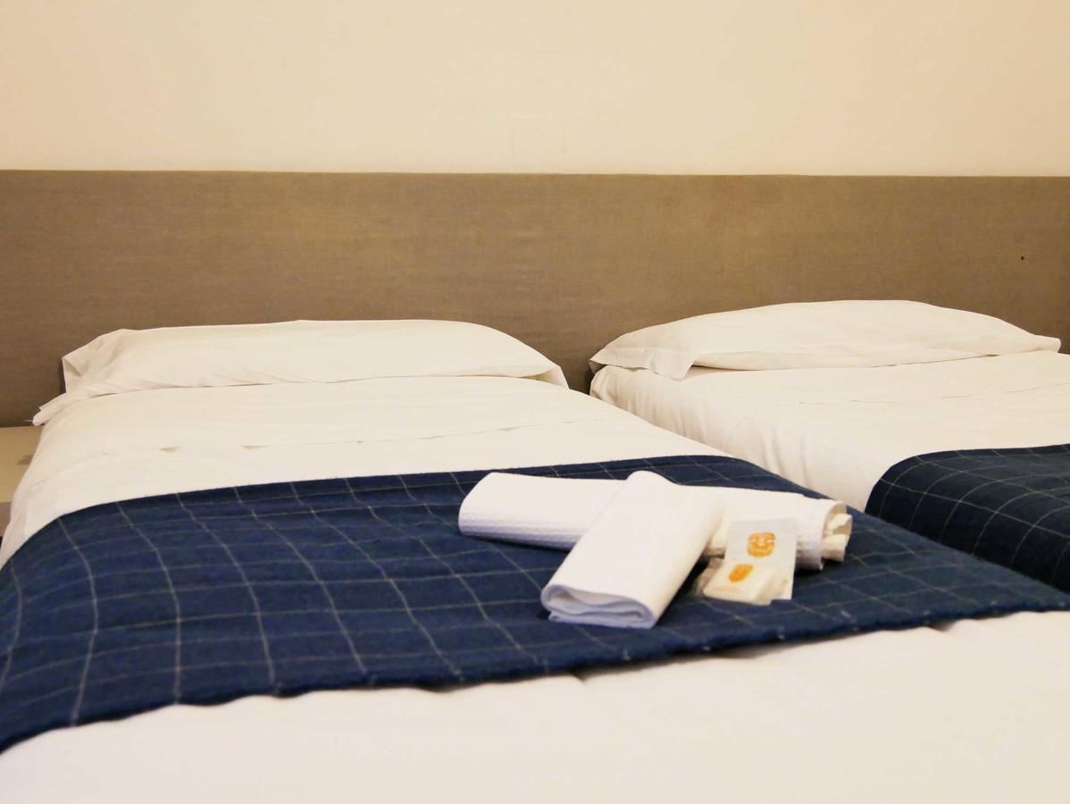 Ave Gratia Plena Hostel Salerno Buitenkant foto