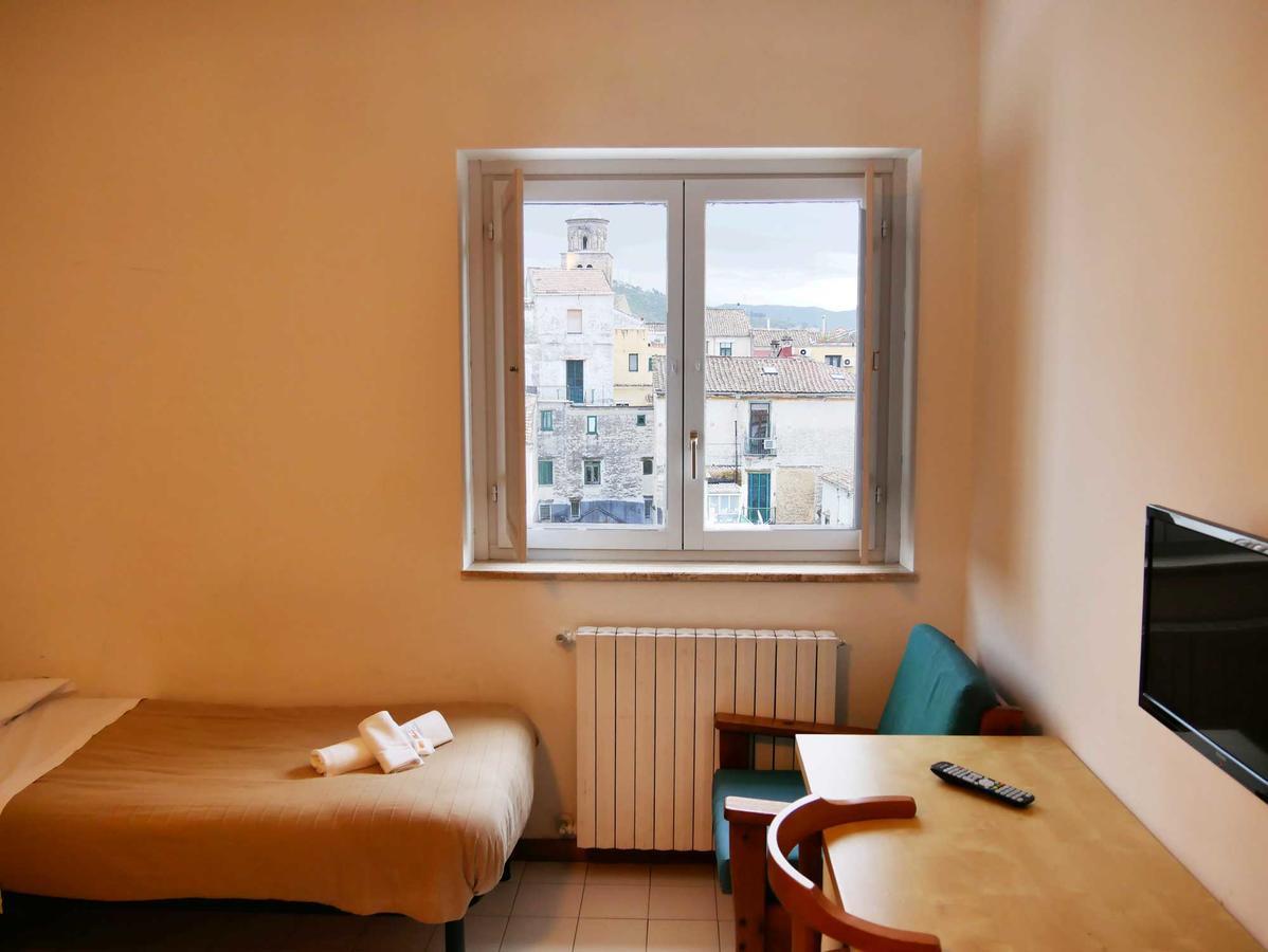 Ave Gratia Plena Hostel Salerno Buitenkant foto