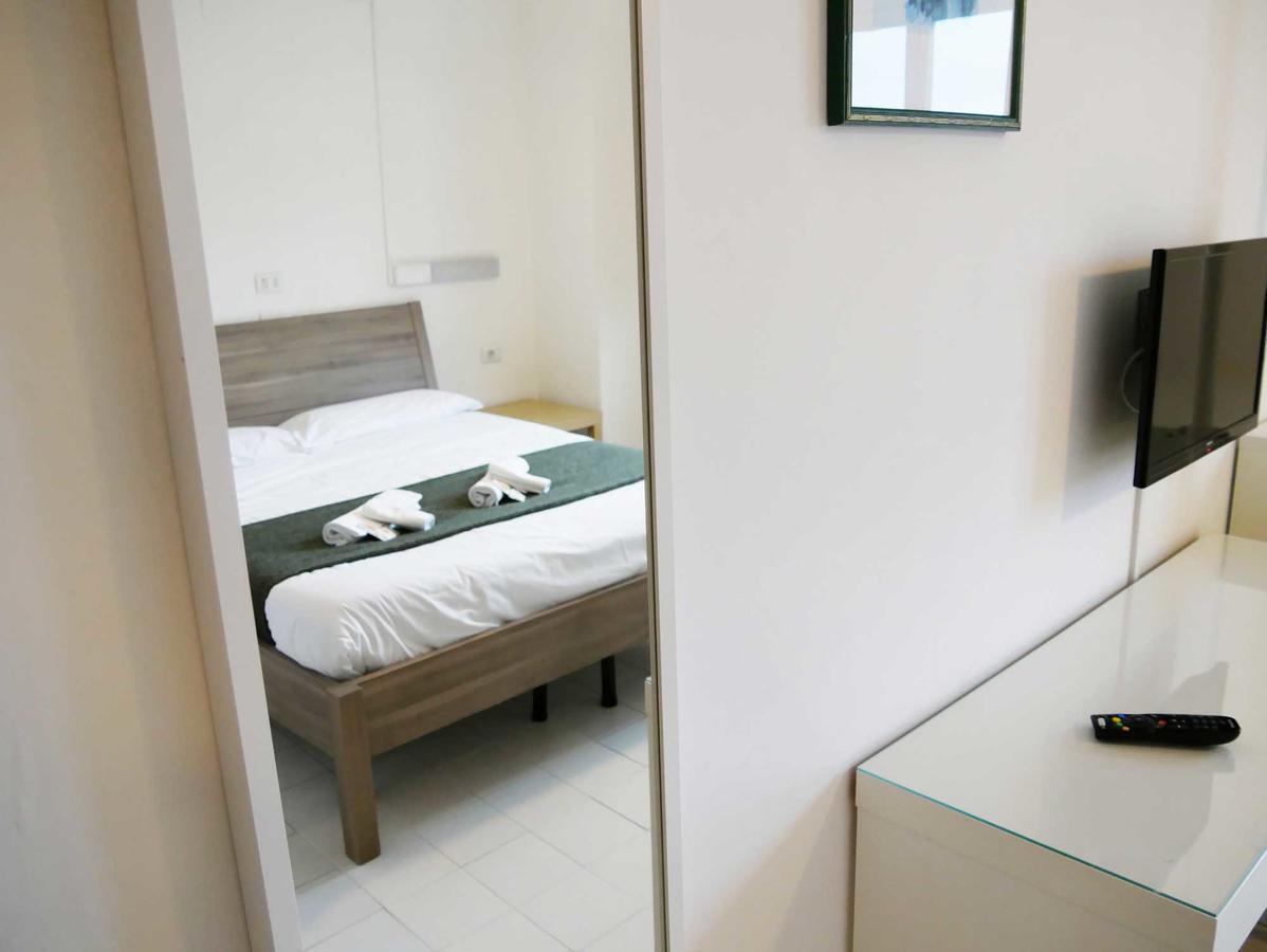 Ave Gratia Plena Hostel Salerno Buitenkant foto