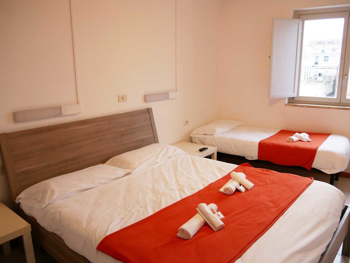 Ave Gratia Plena Hostel Salerno Buitenkant foto