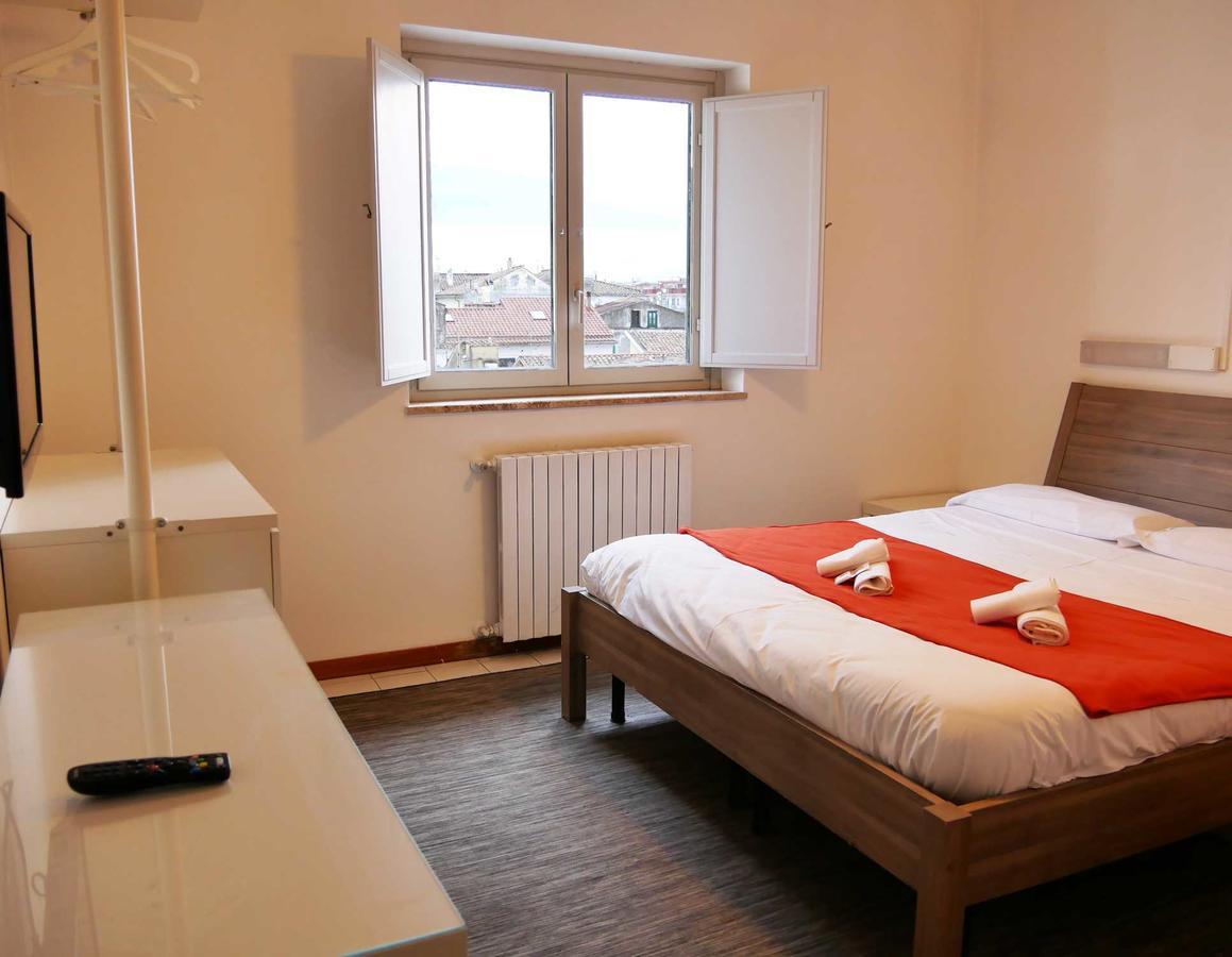 Ave Gratia Plena Hostel Salerno Buitenkant foto