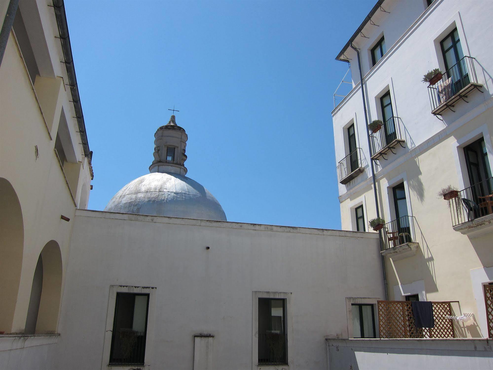 Ave Gratia Plena Hostel Salerno Buitenkant foto