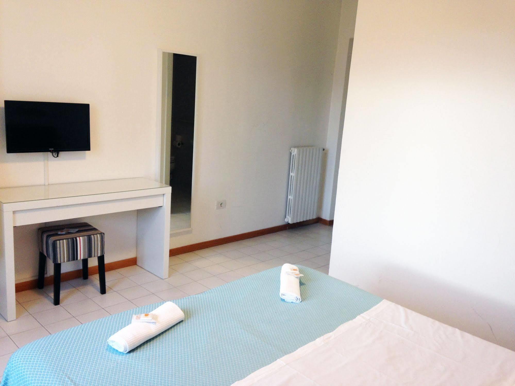 Ave Gratia Plena Hostel Salerno Buitenkant foto