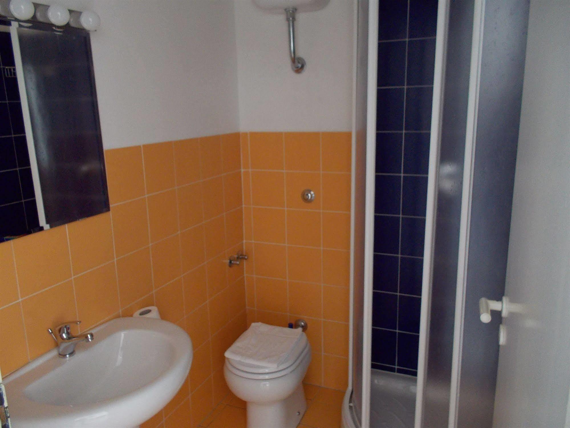 Ave Gratia Plena Hostel Salerno Buitenkant foto
