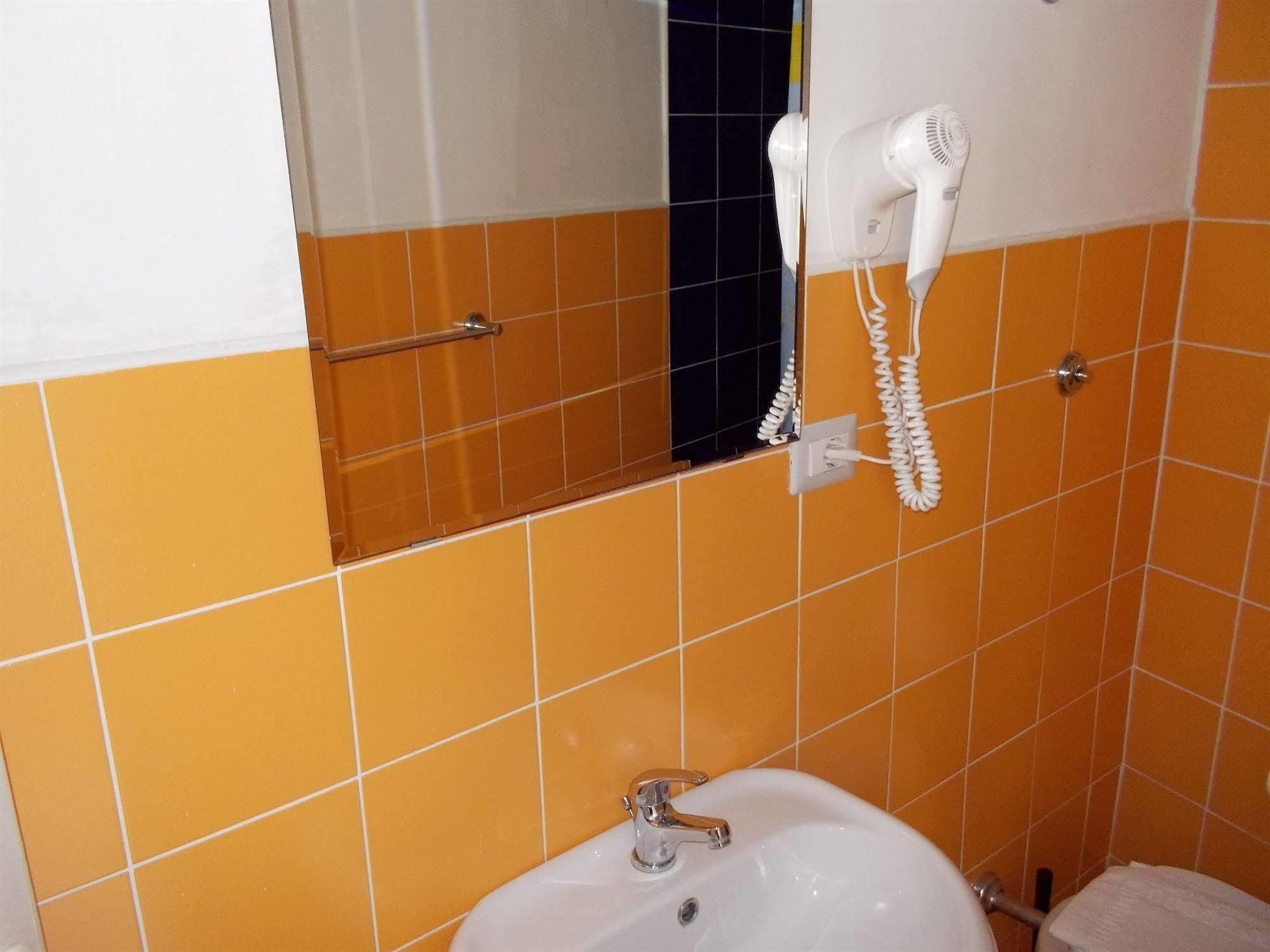 Ave Gratia Plena Hostel Salerno Buitenkant foto