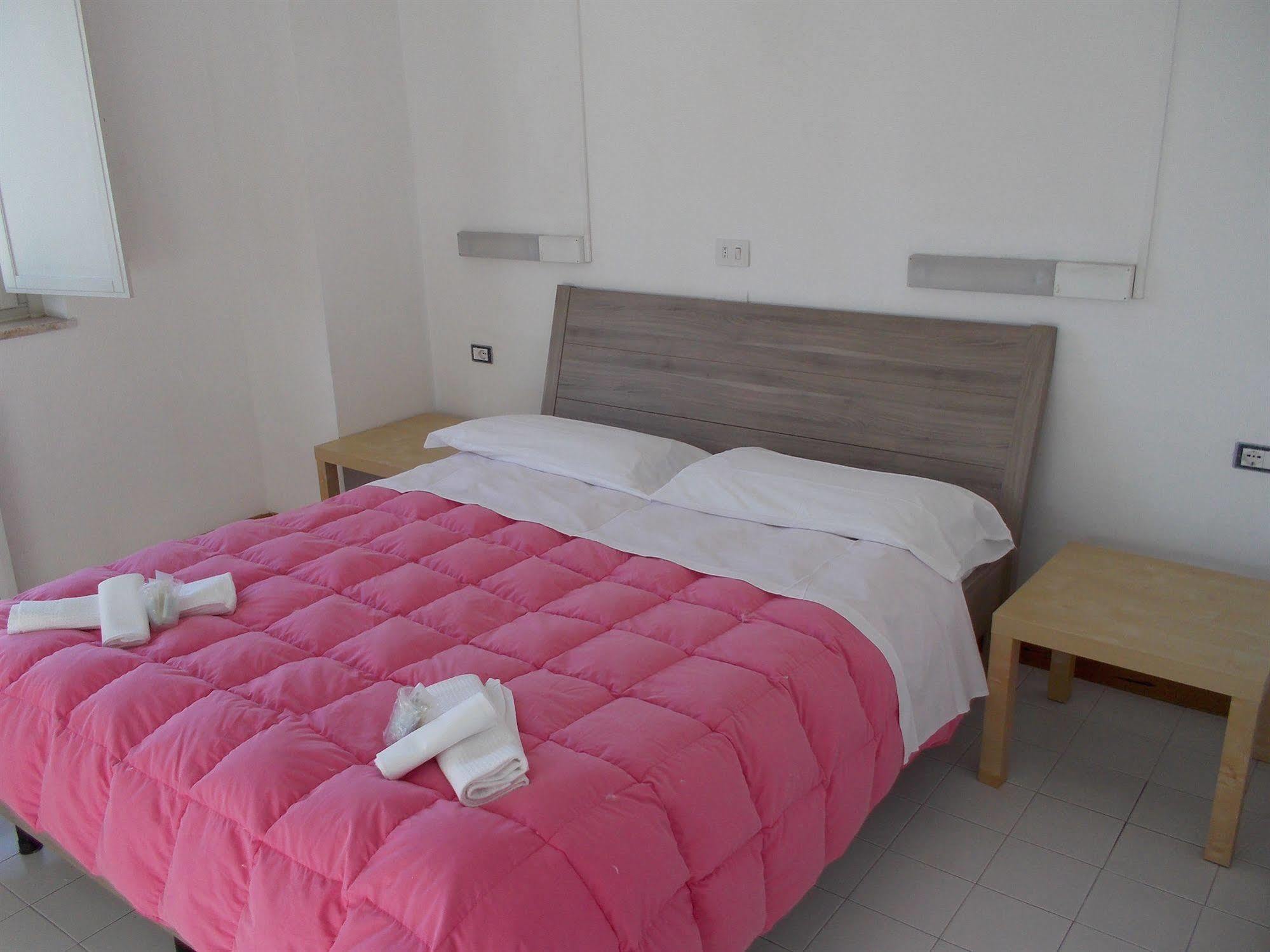 Ave Gratia Plena Hostel Salerno Buitenkant foto