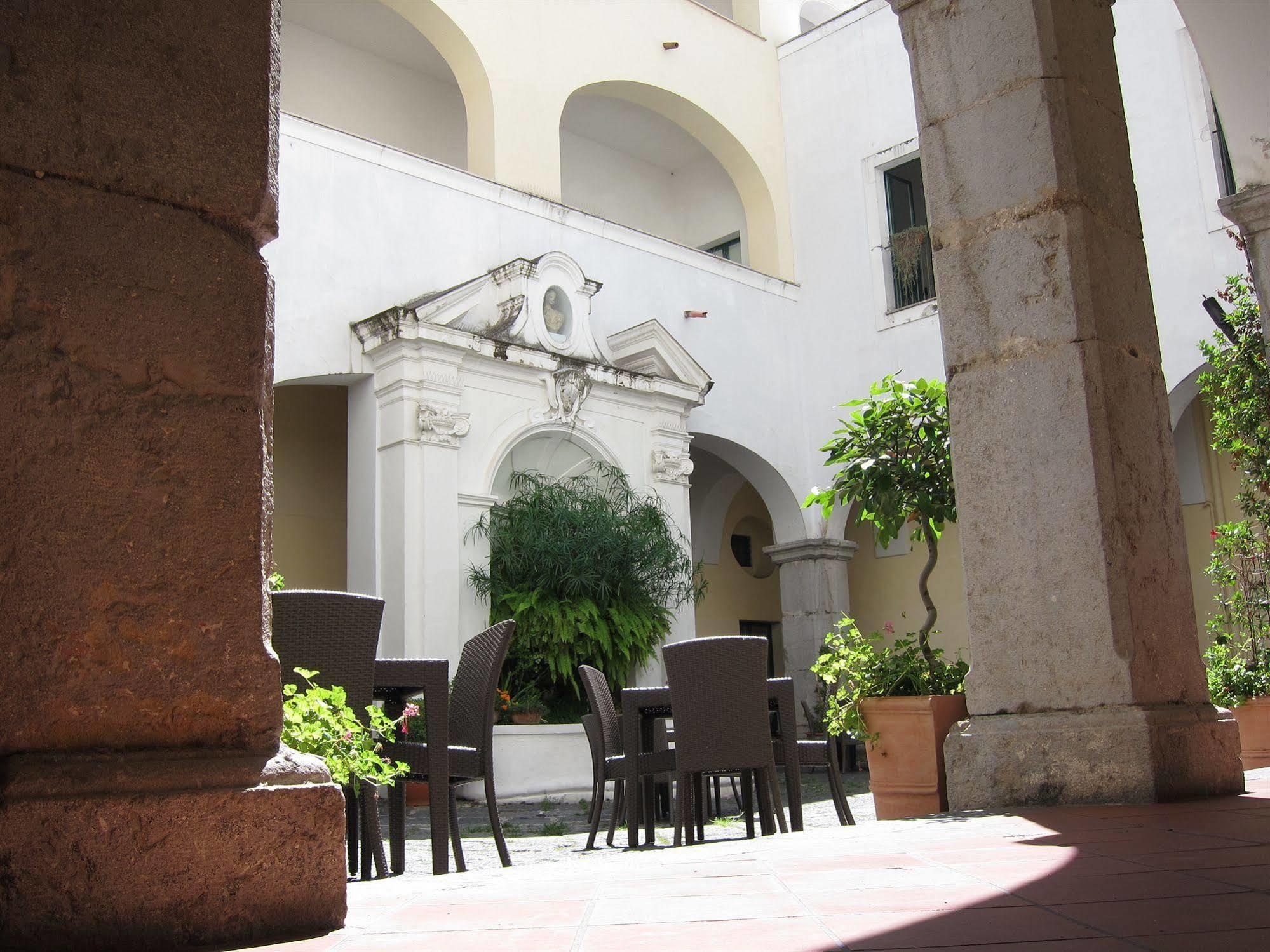 Ave Gratia Plena Hostel Salerno Buitenkant foto